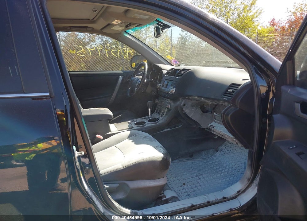 2013 TOYOTA HIGHLANDER V6 VIN: 5TDBK3EH1DS250627