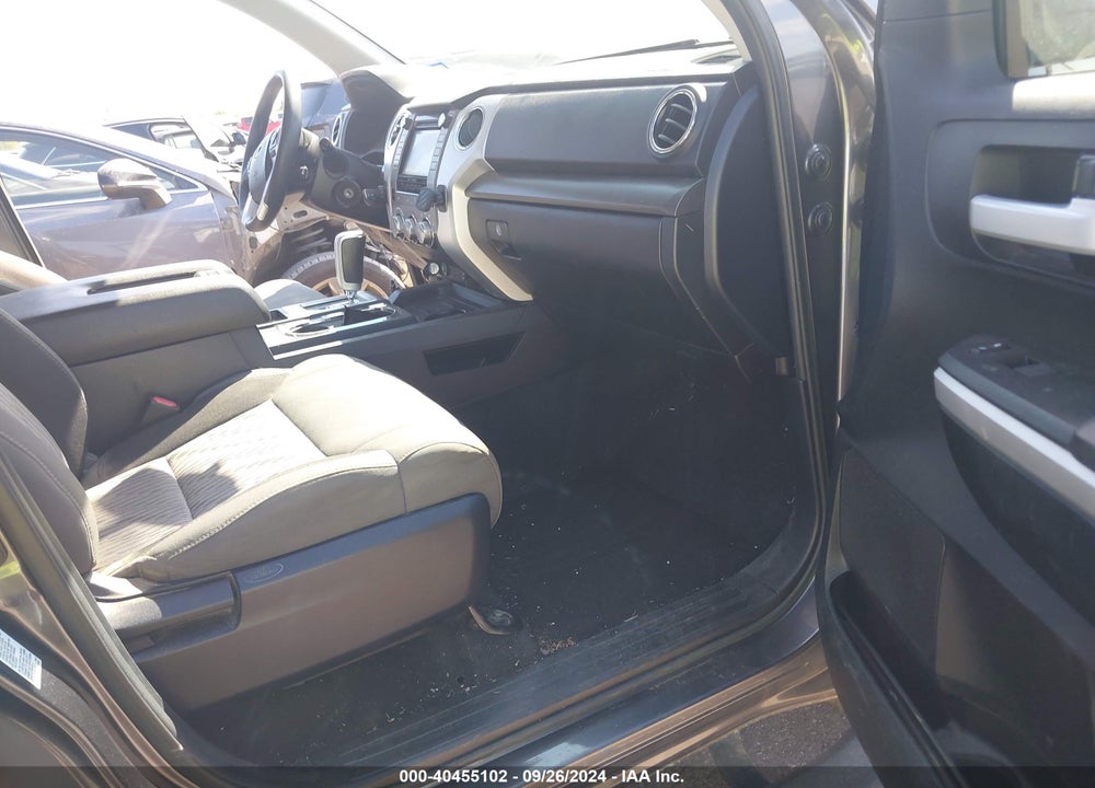 2017 TOYOTA TUNDRA SR5 5.7L V8 VIN: 5TFEW5F13HX227543