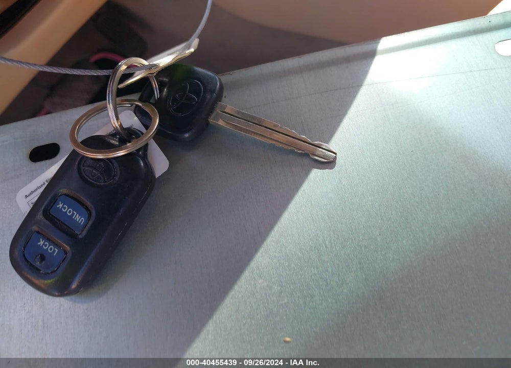 2004 TOYOTA COROLLA LE VIN: 1NXBR32EX4Z316900