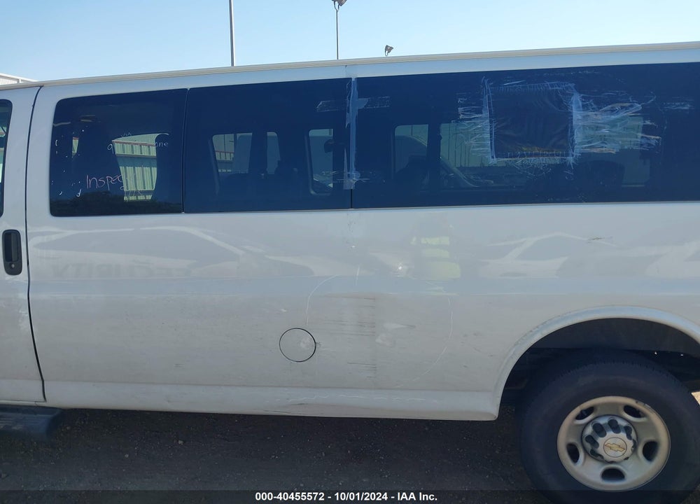2022 CHEVROLET EXPRESS PASSENGER RWD 3500 EXTENDED WHEELBASE LS VIN: 1GAZGNFP1N1287346