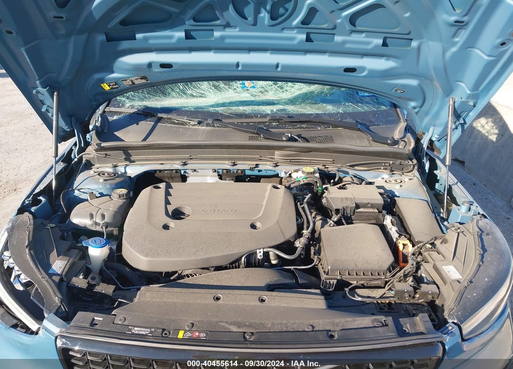 2023 VOLVO XC40 B5 PLUS DARK THEME VIN: YV4L12ULXP2962358
