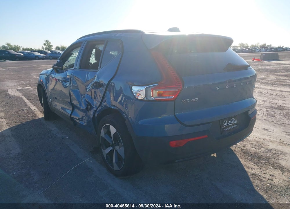 2023 VOLVO XC40 B5 PLUS DARK THEME VIN: YV4L12ULXP2962358