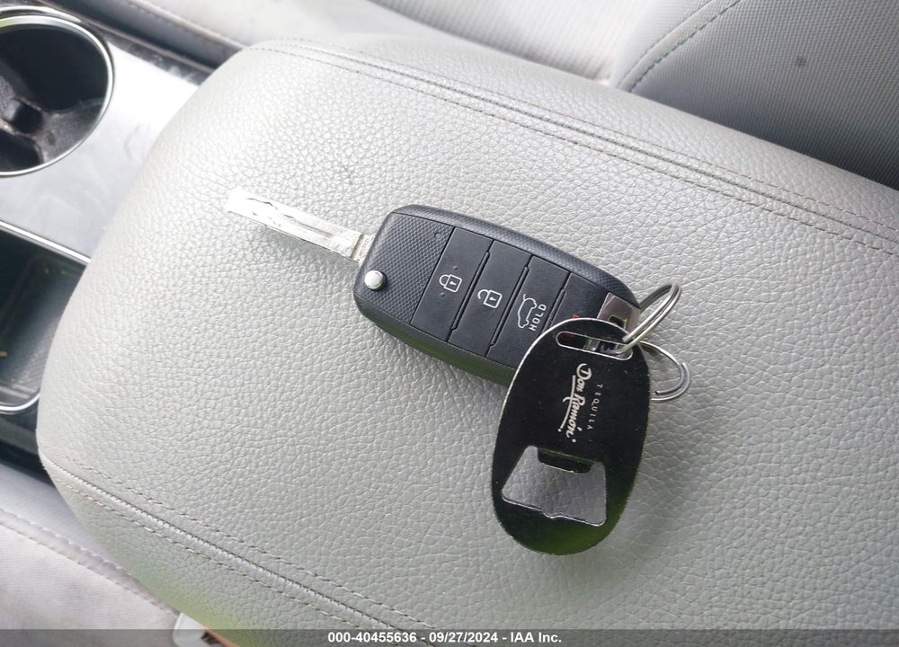 2015 KIA SORENTO LX VIN: 5XYKT3A63FG645359