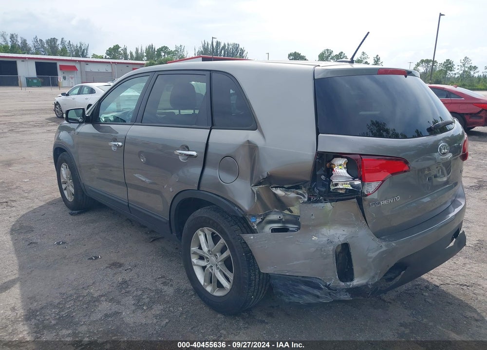 2015 KIA SORENTO LX VIN: 5XYKT3A63FG645359
