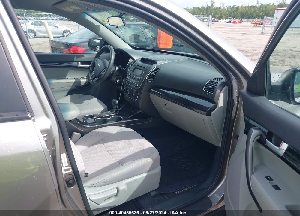 2015 KIA SORENTO LX VIN: 5XYKT3A63FG645359