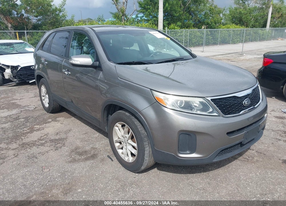 2015 KIA SORENTO LX VIN: 5XYKT3A63FG645359