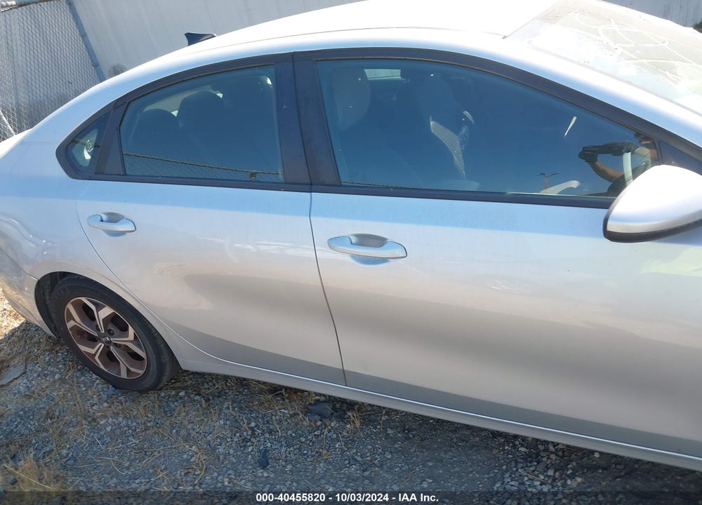 2019 KIA FORTE LXS VIN: 3KPF24AD2KE040703