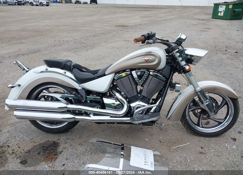 2011 VICTORY MOTORCYCLES KINGPIN STANDARD VIN: 5VPCB36N1B3007876