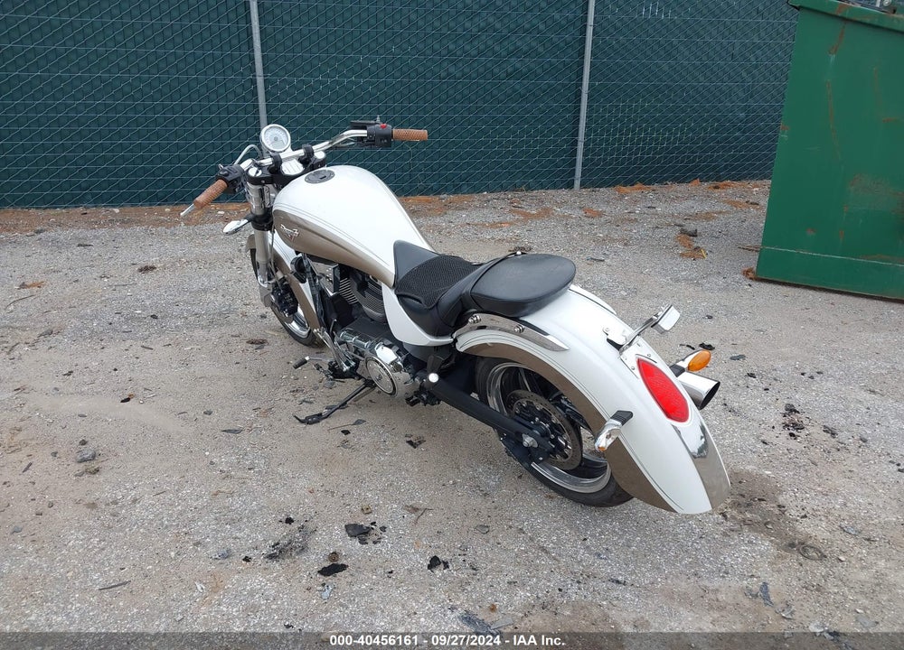 2011 VICTORY MOTORCYCLES KINGPIN STANDARD VIN: 5VPCB36N1B3007876