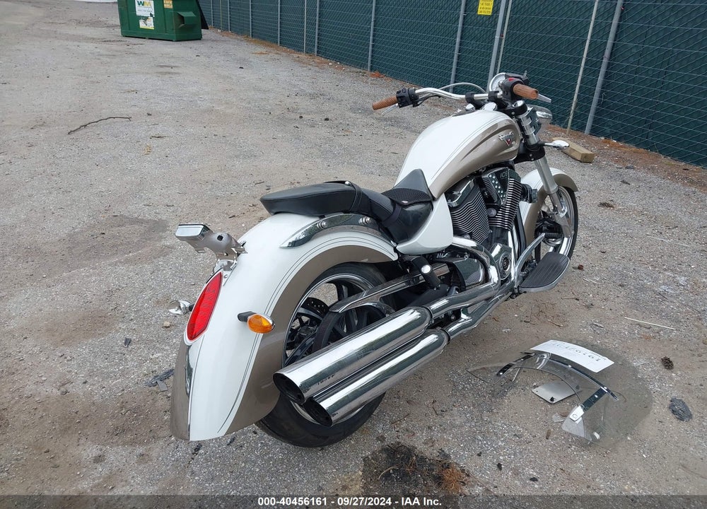2011 VICTORY MOTORCYCLES KINGPIN STANDARD VIN: 5VPCB36N1B3007876