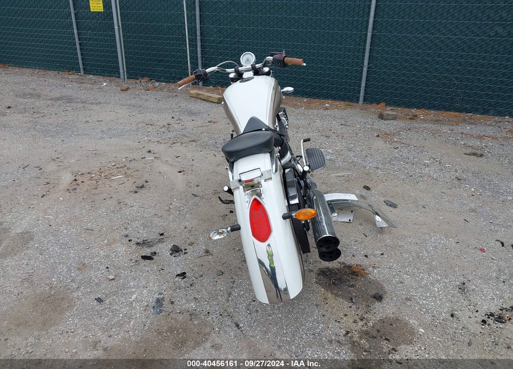 2011 VICTORY MOTORCYCLES KINGPIN STANDARD VIN: 5VPCB36N1B3007876