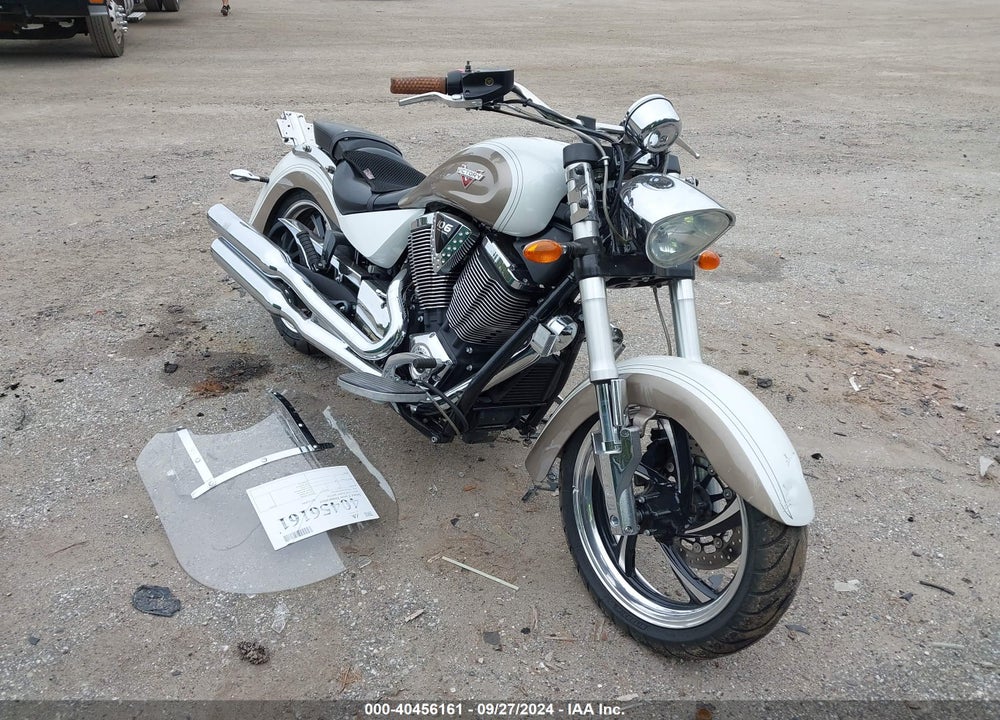 2011 VICTORY MOTORCYCLES KINGPIN STANDARD VIN: 5VPCB36N1B3007876