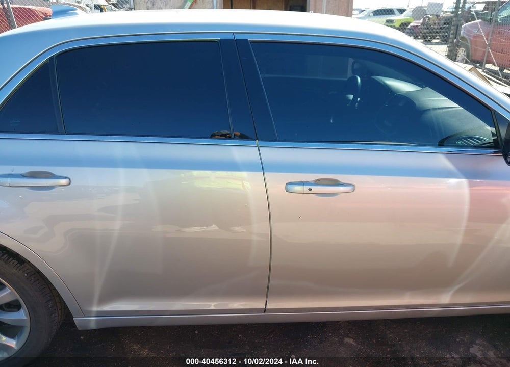 2019 CHRYSLER 300 TOURING L VIN: 2C3CCAAG4KH666318