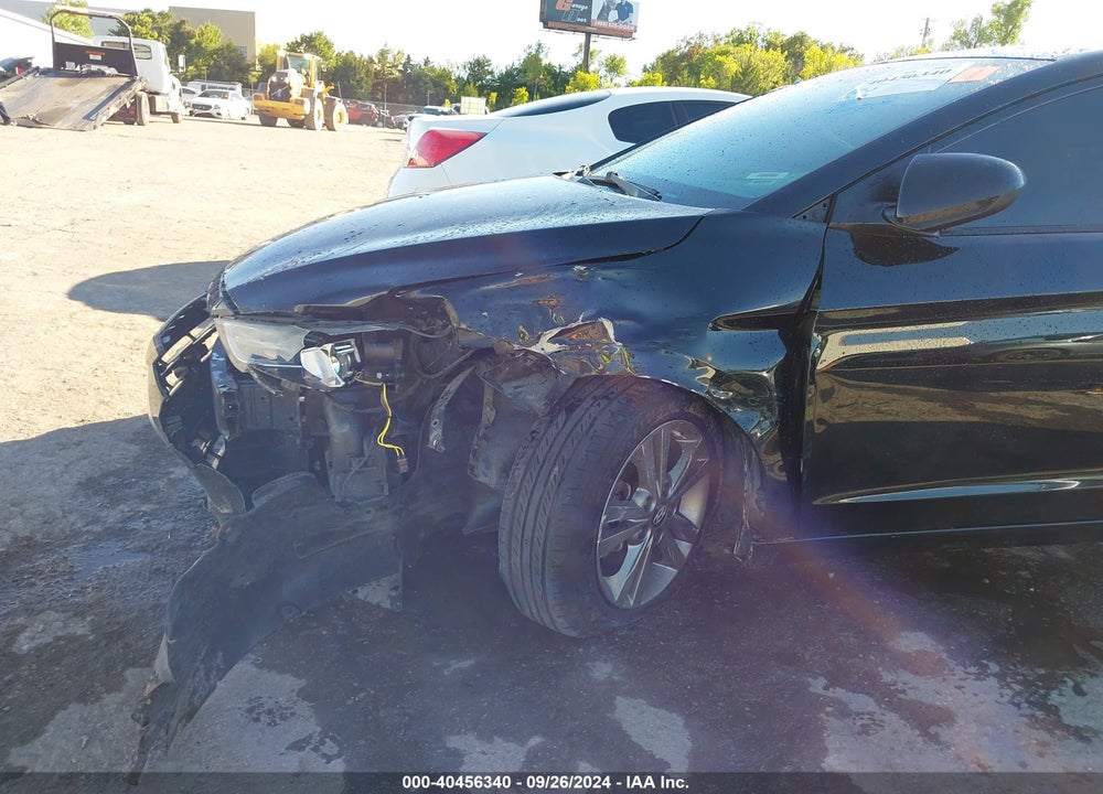 2018 HYUNDAI ELANTRA SEL VIN: 5NPD84LF2JH213005