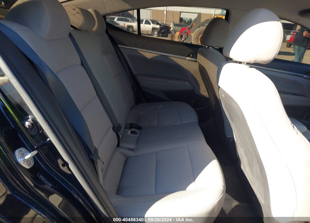 2018 HYUNDAI ELANTRA SEL VIN: 5NPD84LF2JH213005