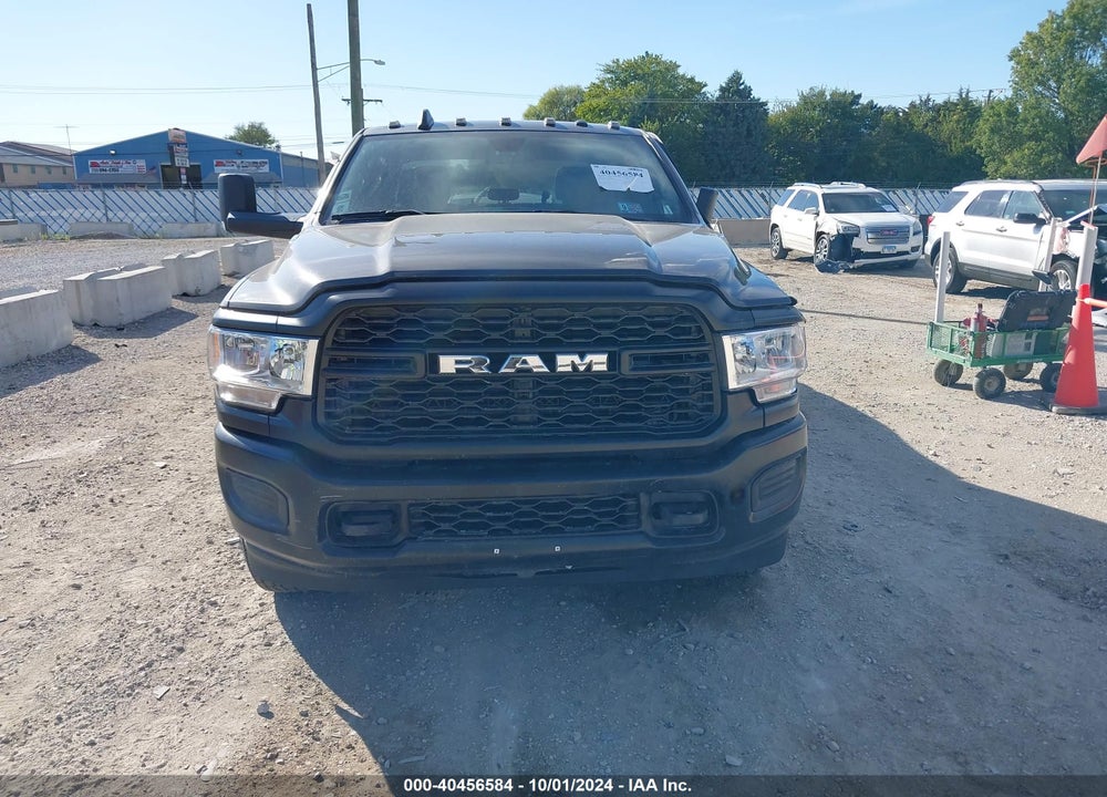 2022 RAM 3500 TRADESMAN  4X4 8' BOX VIN: 3C63RRGLXNG379297