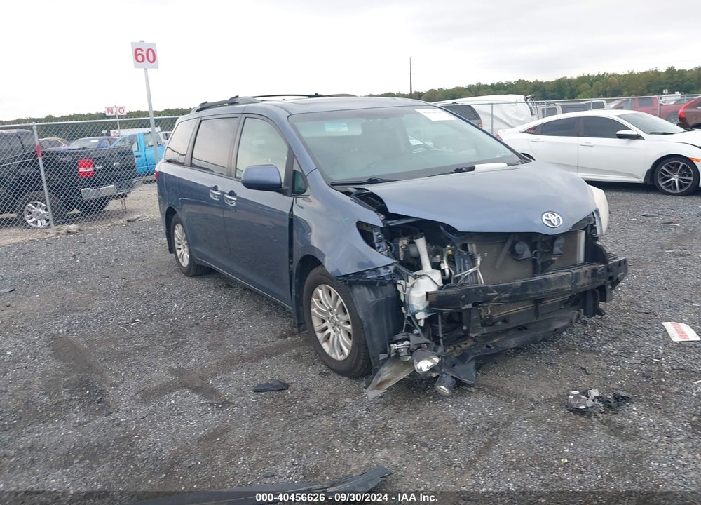 2017 TOYOTA SIENNA XLE 8 PASSENGER VIN: 5TDYZ3DC2HS809944