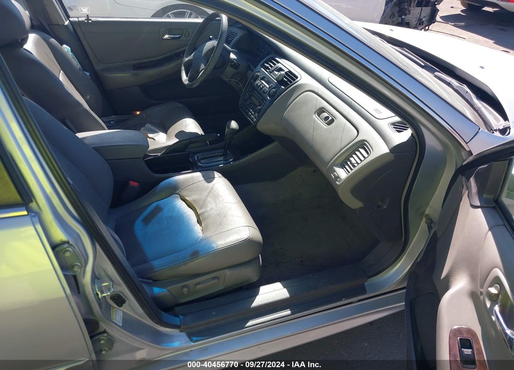 2001 HONDA ACCORD 3.0 EX VIN: 1HGCG16501A061170