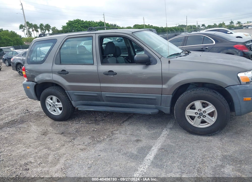 2005 FORD ESCAPE XLS VIN: 1FMYU02Z85KA01648