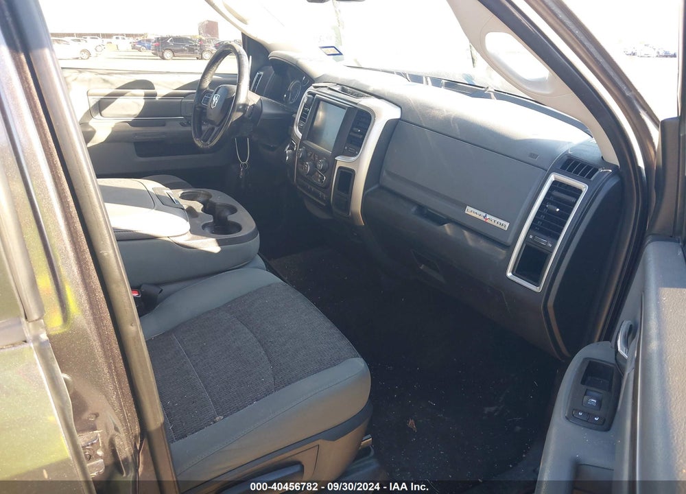 2016 RAM 1500 VIN: 1C6RR6LG5GS404474