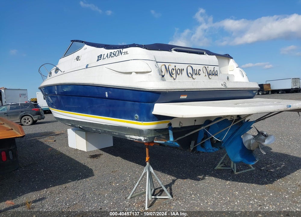 2006 LARSON CABRIO 260 MID CABIN VIN: LAR81106A606