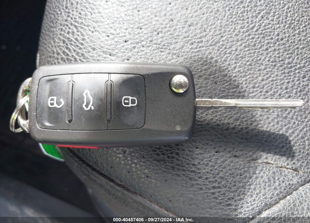 2011 VOLKSWAGEN JETTA 2.5L SE VIN: 3VWDZ7AJ7BM035610