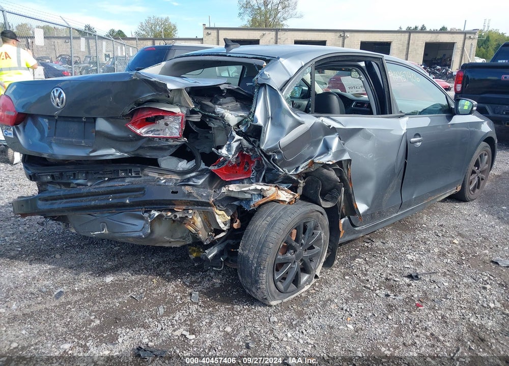 2011 VOLKSWAGEN JETTA 2.5L SE VIN: 3VWDZ7AJ7BM035610