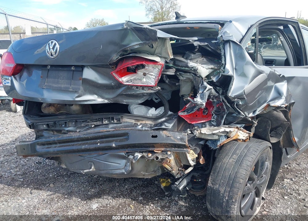 2011 VOLKSWAGEN JETTA 2.5L SE VIN: 3VWDZ7AJ7BM035610