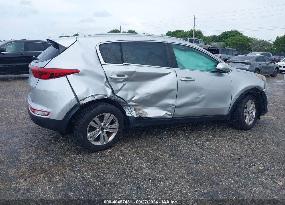 2018 KIA SPORTAGE LX VIN: KNDPM3AC8J7301136