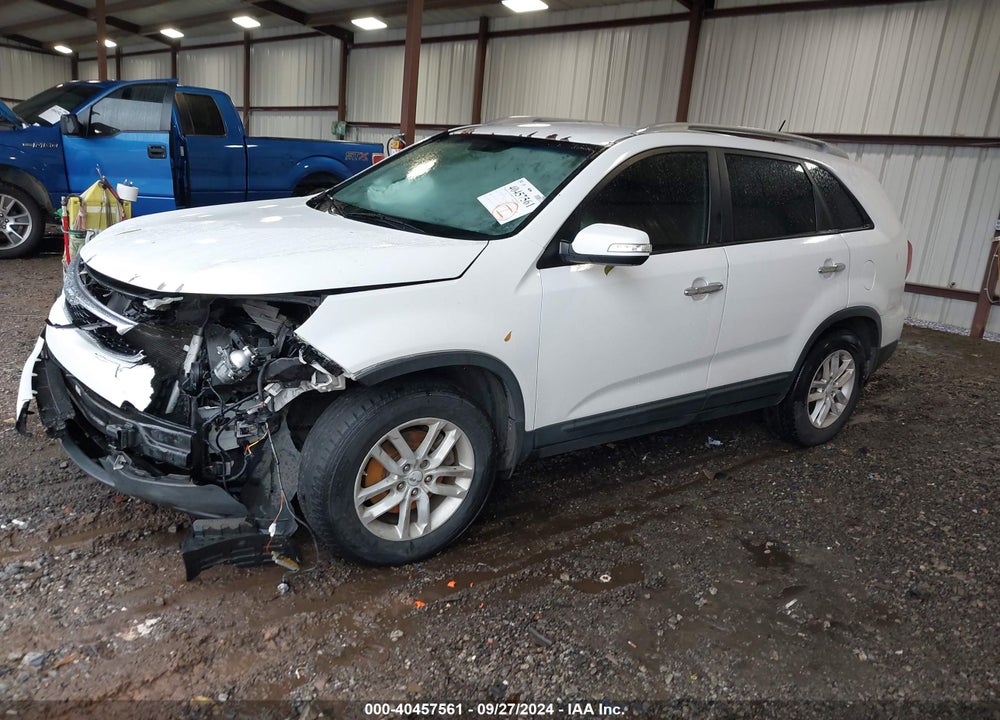2015 KIA SORENTO LX VIN: 5XYKT4A62FG658710
