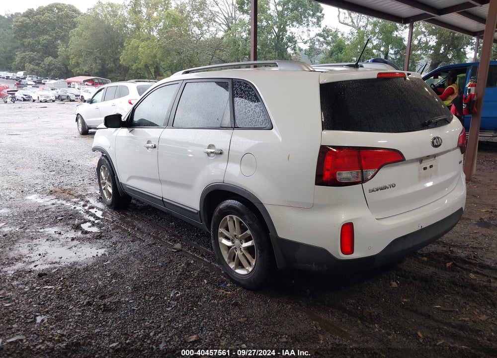 2015 KIA SORENTO LX VIN: 5XYKT4A62FG658710