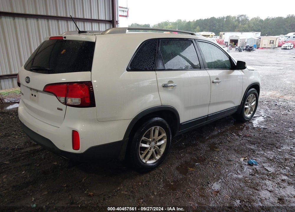2015 KIA SORENTO LX VIN: 5XYKT4A62FG658710