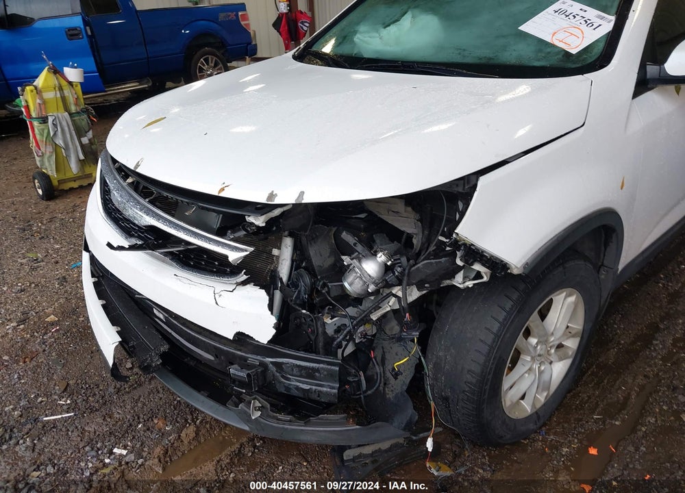 2015 KIA SORENTO LX VIN: 5XYKT4A62FG658710