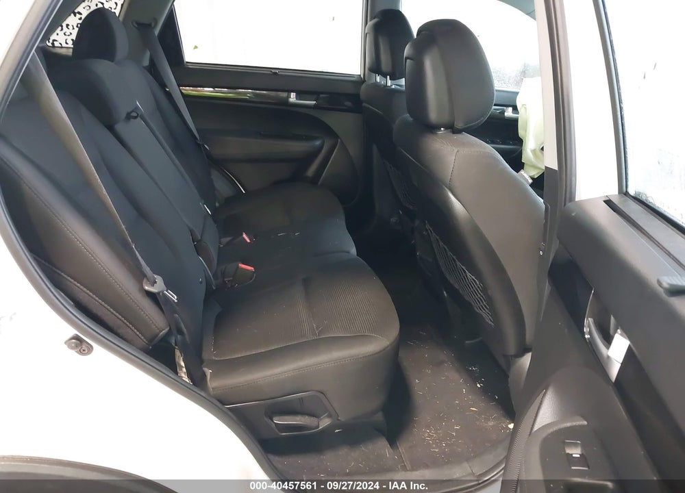 2015 KIA SORENTO LX VIN: 5XYKT4A62FG658710