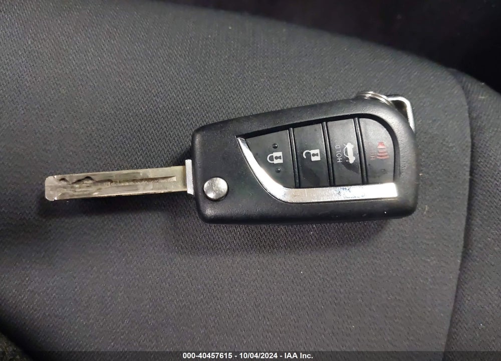 2019 TOYOTA CAMRY LE VIN: 4T1B11HK9KU175677