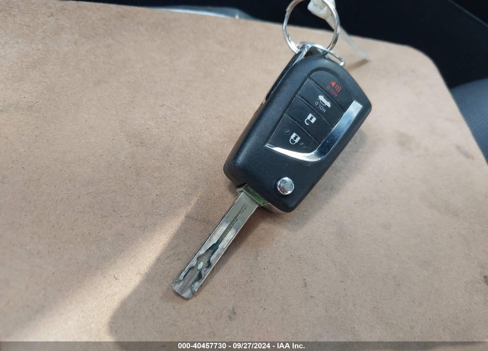 2021 TOYOTA COROLLA LE VIN: JTDEPMAE1MJ131232
