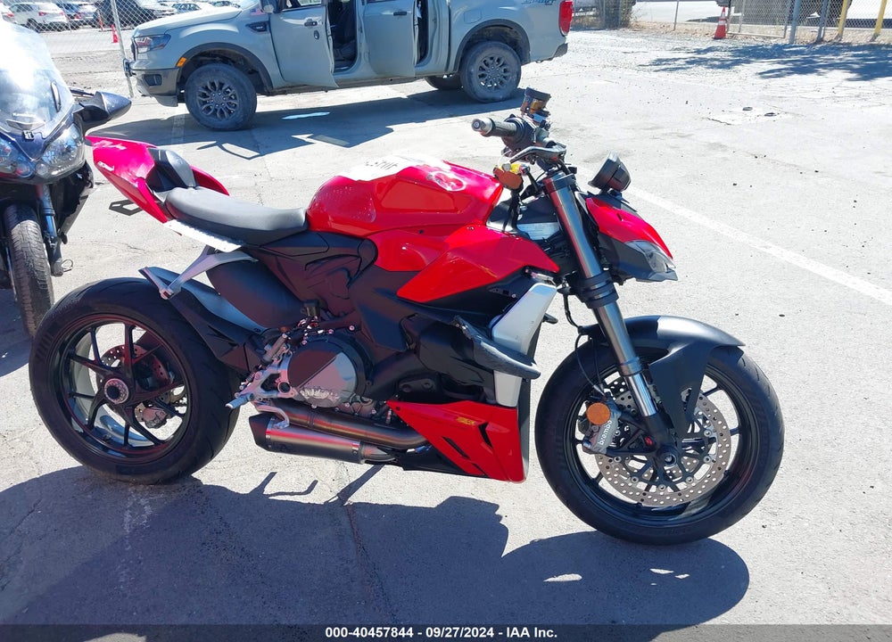 2022 DUCATI STREETFIGHTER V2 VIN: ZDMFAKYW7NB001030