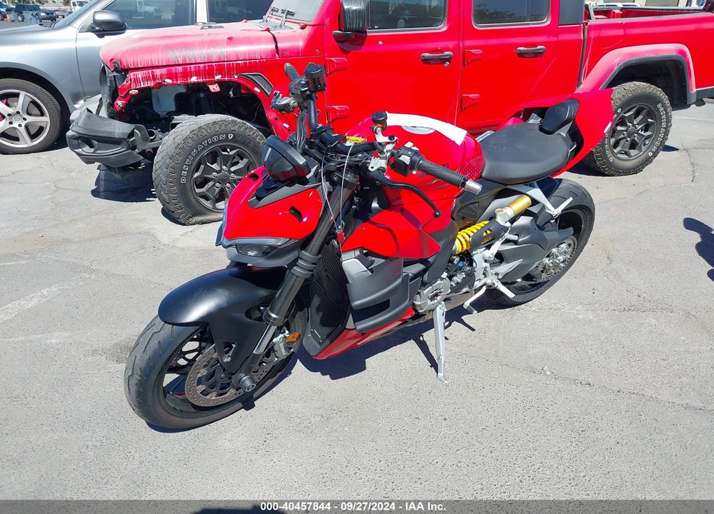 2022 DUCATI STREETFIGHTER V2 VIN: ZDMFAKYW7NB001030