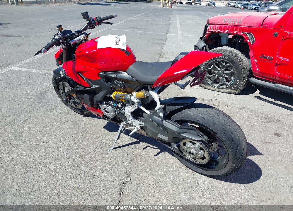 2022 DUCATI STREETFIGHTER V2 VIN: ZDMFAKYW7NB001030