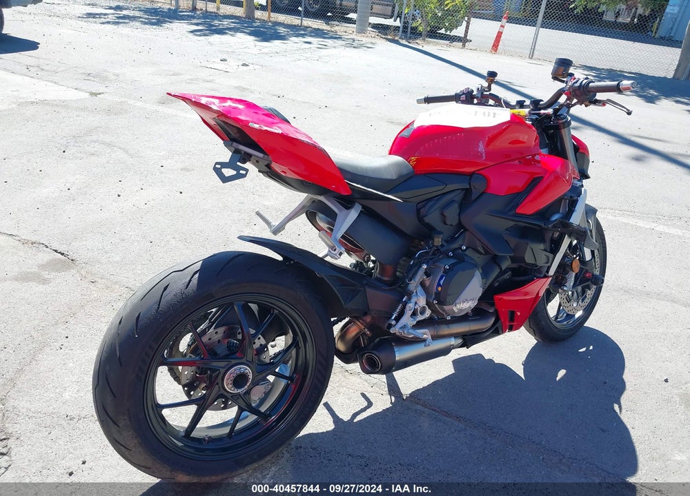 2022 DUCATI STREETFIGHTER V2 VIN: ZDMFAKYW7NB001030