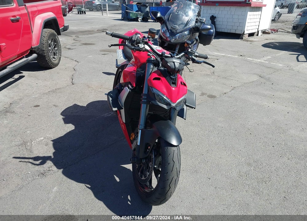 2022 DUCATI STREETFIGHTER V2 VIN: ZDMFAKYW7NB001030
