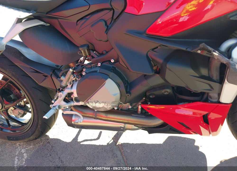 2022 DUCATI STREETFIGHTER V2 VIN: ZDMFAKYW7NB001030