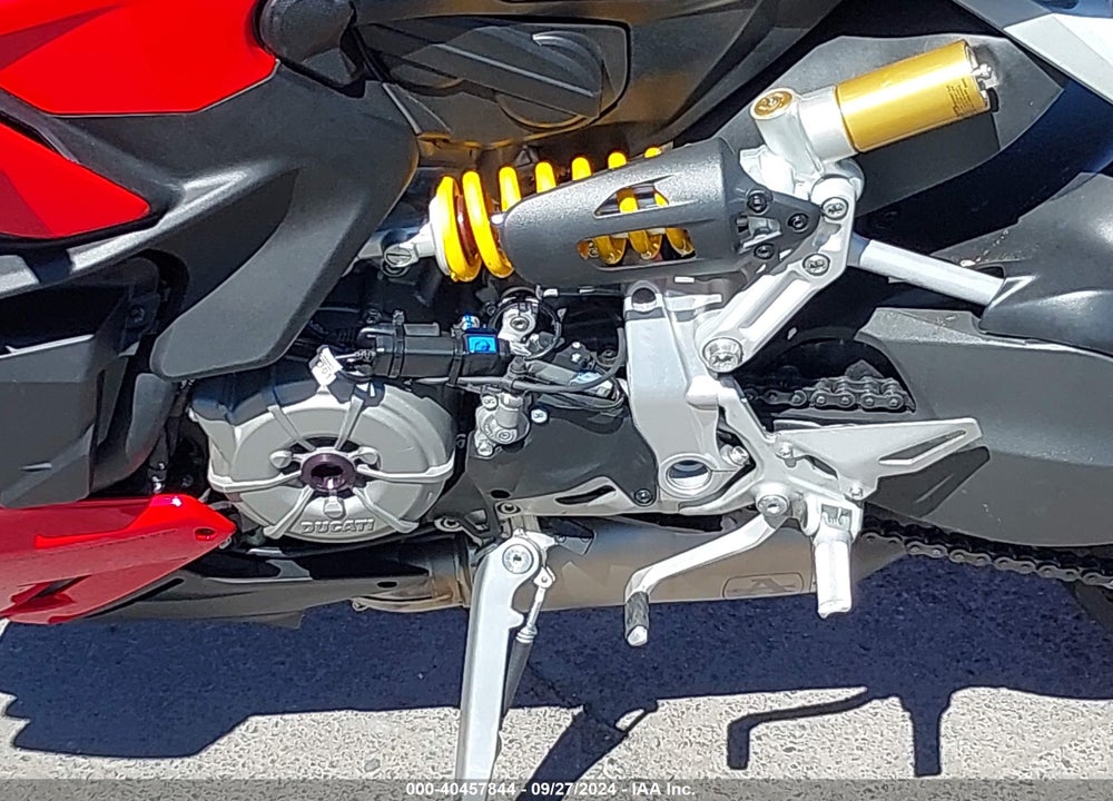 2022 DUCATI STREETFIGHTER V2 VIN: ZDMFAKYW7NB001030