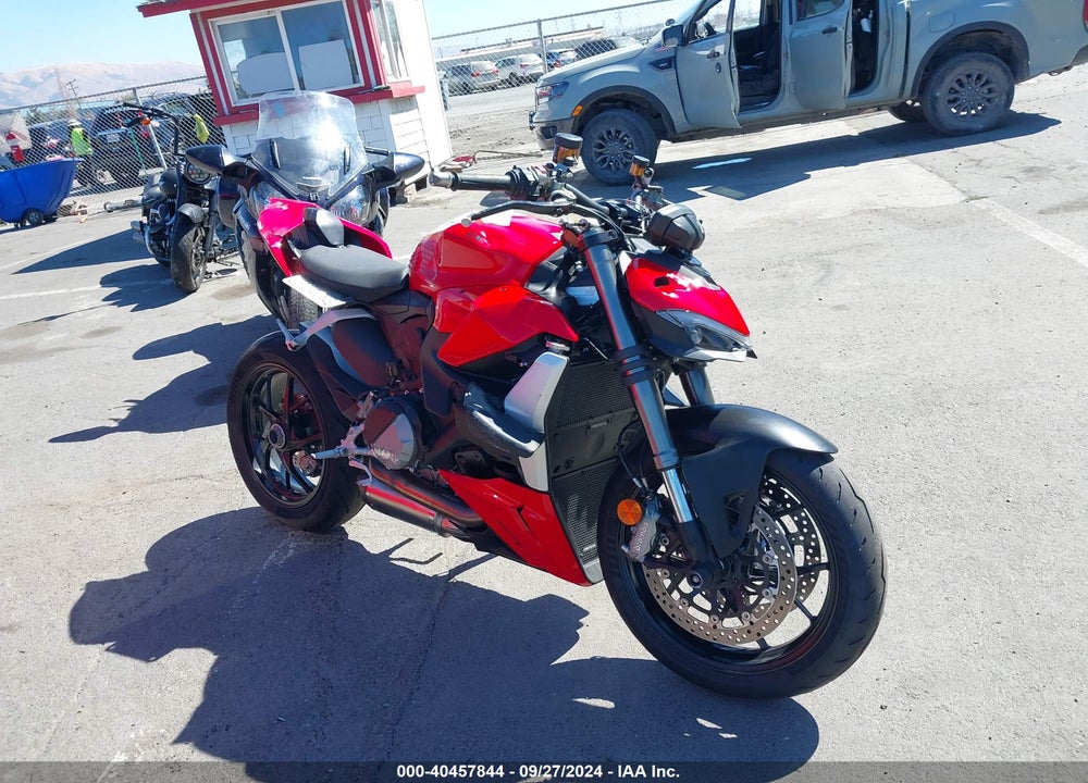 2022 DUCATI STREETFIGHTER V2 VIN: ZDMFAKYW7NB001030