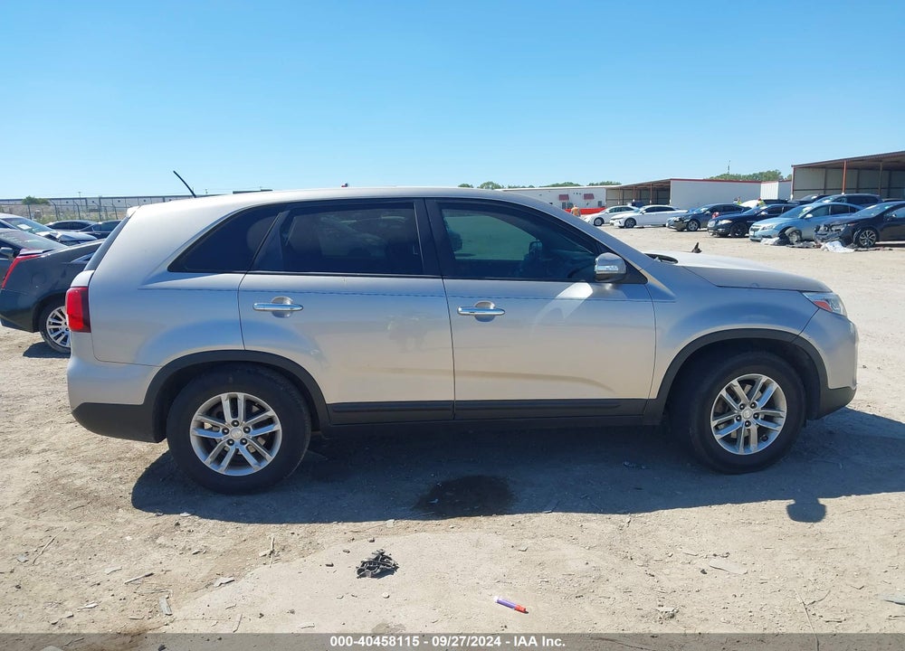 2015 KIA SORENTO LX VIN: 5XYKT3A67FG643906