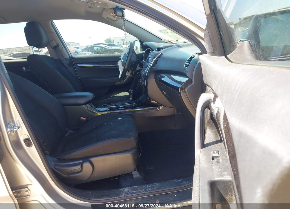 2015 KIA SORENTO LX VIN: 5XYKT3A67FG643906