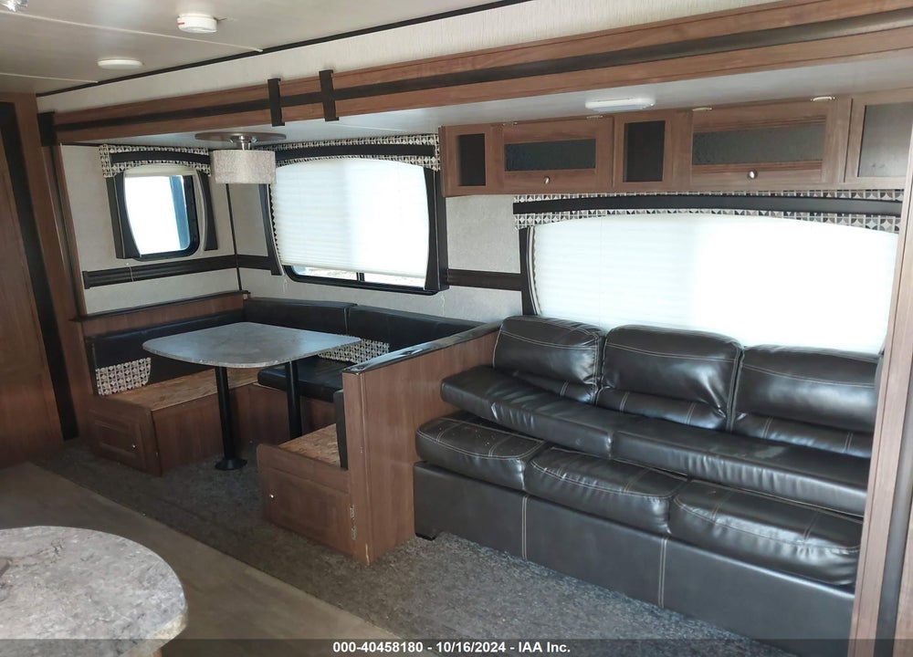 2019 TRAIL RUNNER 3250DK VIN: 5SFEB3623KE394784