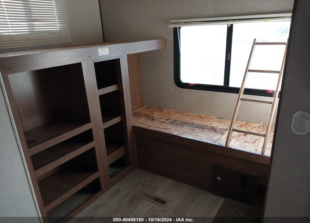 2019 TRAIL RUNNER 3250DK VIN: 5SFEB3623KE394784