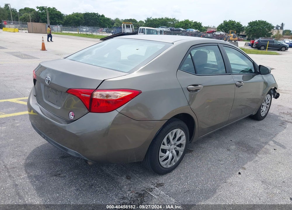 2018 TOYOTA COROLLA LE VIN: 2T1BURHE2JC122352