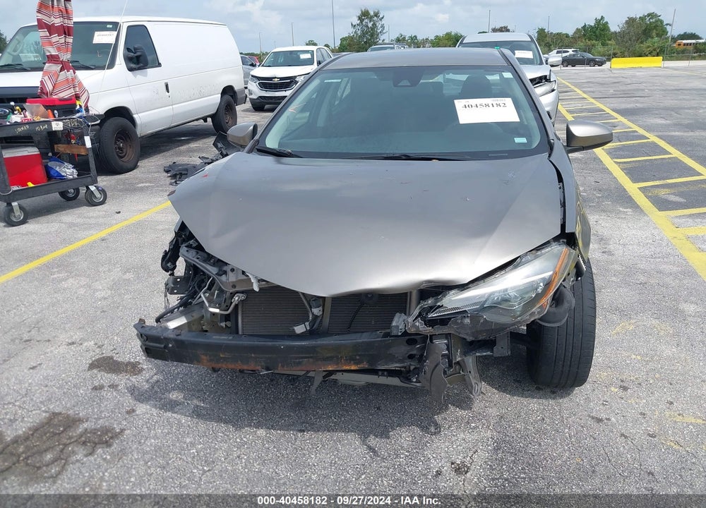 2018 TOYOTA COROLLA LE VIN: 2T1BURHE2JC122352